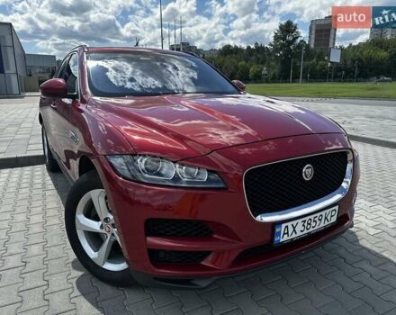 Красный Ягуар Ф-Пейс, объемом двигателя 2 л и пробегом 70 тыс. км за 24500 $, фото 2 на Automoto.ua