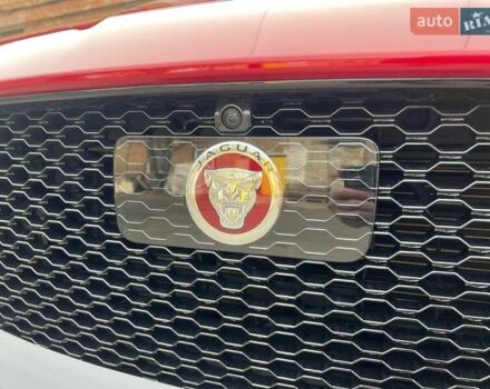 Красный Ягуар Ф-Пейс, объемом двигателя 3 л и пробегом 42 тыс. км за 30999 $, фото 11 на Automoto.ua