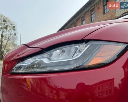 Красный Ягуар Ф-Пейс, объемом двигателя 3 л и пробегом 42 тыс. км за 30999 $, фото 10 на Automoto.ua