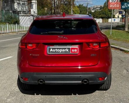 Красный Ягуар Ф-Пейс, объемом двигателя 2 л и пробегом 37 тыс. км за 23440 $, фото 7 на Automoto.ua