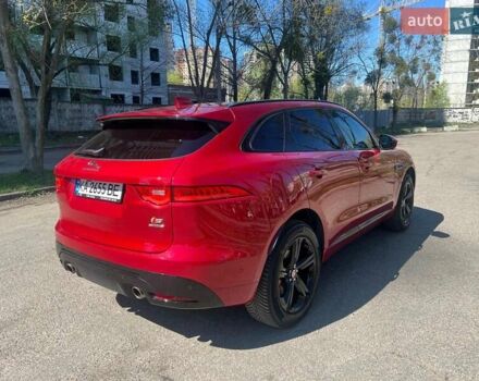 Красный Ягуар Ф-Пейс, объемом двигателя 3 л и пробегом 42 тыс. км за 30999 $, фото 4 на Automoto.ua