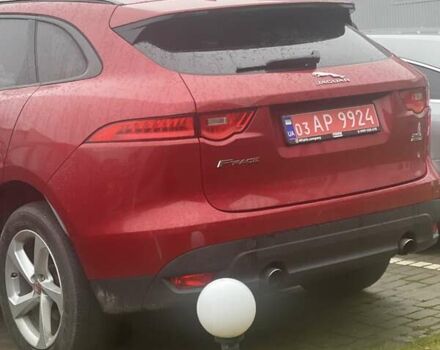 Красный Ягуар Ф-Пейс, объемом двигателя 2 л и пробегом 170 тыс. км за 20150 $, фото 2 на Automoto.ua