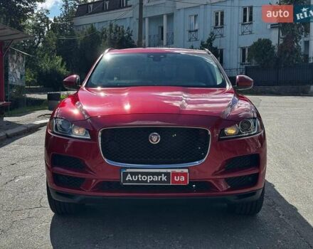 Красный Ягуар Ф-Пейс, объемом двигателя 2 л и пробегом 37 тыс. км за 23440 $, фото 1 на Automoto.ua
