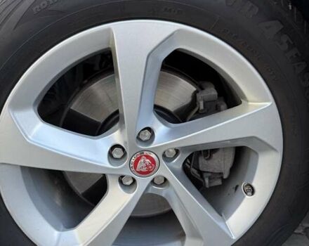 Красный Ягуар Ф-Пейс, объемом двигателя 2 л и пробегом 70 тыс. км за 24500 $, фото 21 на Automoto.ua