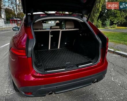 Красный Ягуар Ф-Пейс, объемом двигателя 2 л и пробегом 37 тыс. км за 23440 $, фото 31 на Automoto.ua