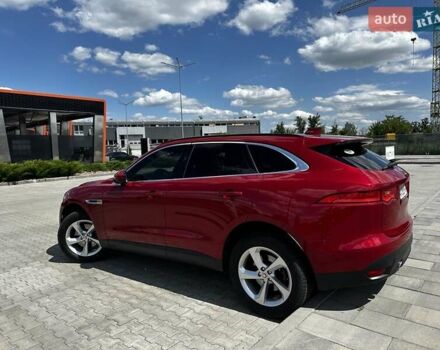 Красный Ягуар Ф-Пейс, объемом двигателя 2 л и пробегом 70 тыс. км за 24500 $, фото 5 на Automoto.ua