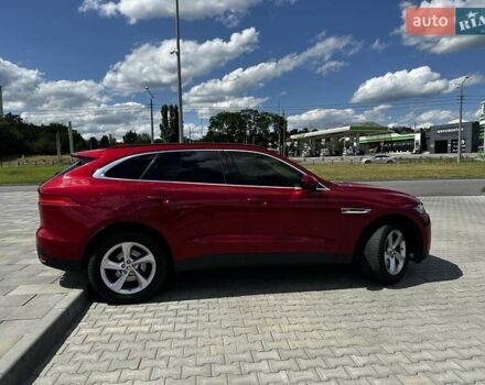 Красный Ягуар Ф-Пейс, объемом двигателя 2 л и пробегом 70 тыс. км за 24500 $, фото 3 на Automoto.ua