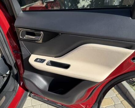 Красный Ягуар Ф-Пейс, объемом двигателя 2 л и пробегом 70 тыс. км за 24500 $, фото 22 на Automoto.ua