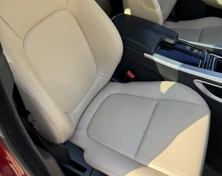 Красный Ягуар Ф-Пейс, объемом двигателя 2 л и пробегом 70 тыс. км за 24500 $, фото 26 на Automoto.ua