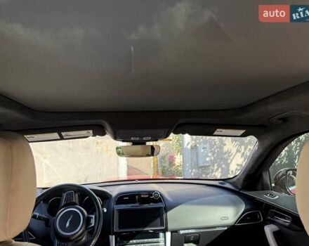 Красный Ягуар Ф-Пейс, объемом двигателя 2 л и пробегом 70 тыс. км за 24500 $, фото 18 на Automoto.ua