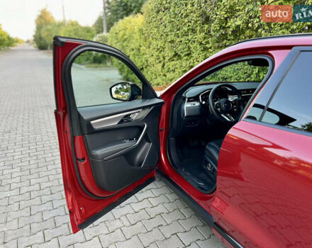 Красный Ягуар Ф-Пейс, объемом двигателя 2 л и пробегом 30 тыс. км за 44000 $, фото 27 на Automoto.ua