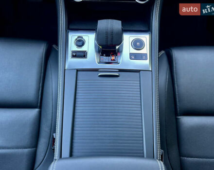 Красный Ягуар Ф-Пейс, объемом двигателя 2 л и пробегом 30 тыс. км за 44000 $, фото 40 на Automoto.ua