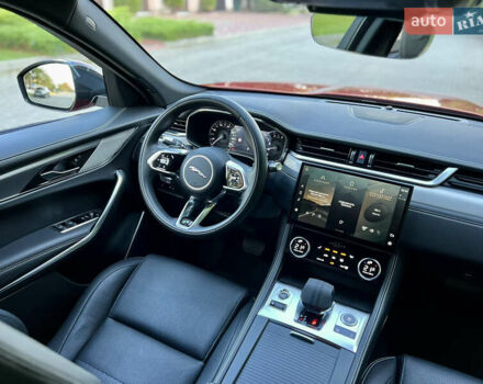 Красный Ягуар Ф-Пейс, объемом двигателя 2 л и пробегом 30 тыс. км за 44000 $, фото 36 на Automoto.ua