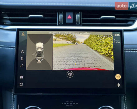Красный Ягуар Ф-Пейс, объемом двигателя 2 л и пробегом 30 тыс. км за 44000 $, фото 51 на Automoto.ua