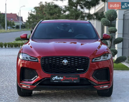 Красный Ягуар Ф-Пейс, объемом двигателя 2 л и пробегом 30 тыс. км за 44000 $, фото 2 на Automoto.ua