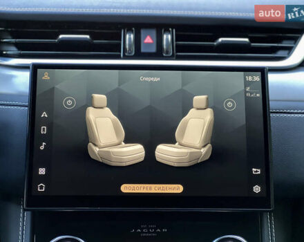 Красный Ягуар Ф-Пейс, объемом двигателя 2 л и пробегом 30 тыс. км за 44000 $, фото 52 на Automoto.ua