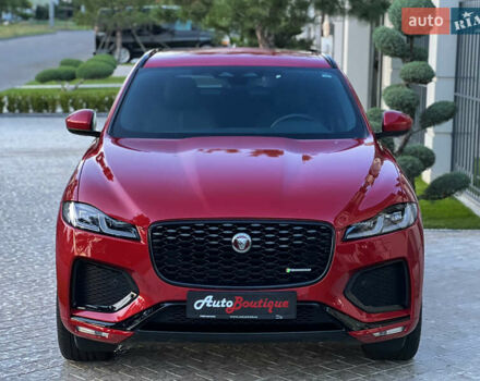 Красный Ягуар Ф-Пейс, объемом двигателя 2 л и пробегом 30 тыс. км за 44000 $, фото 1 на Automoto.ua