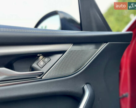 Красный Ягуар Ф-Пейс, объемом двигателя 2 л и пробегом 30 тыс. км за 44000 $, фото 32 на Automoto.ua