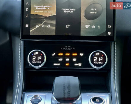 Красный Ягуар Ф-Пейс, объемом двигателя 2 л и пробегом 30 тыс. км за 44000 $, фото 42 на Automoto.ua
