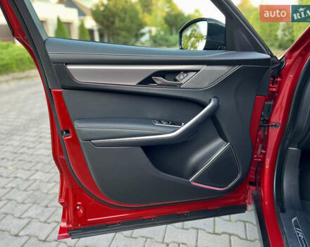 Красный Ягуар Ф-Пейс, объемом двигателя 2 л и пробегом 30 тыс. км за 44000 $, фото 28 на Automoto.ua