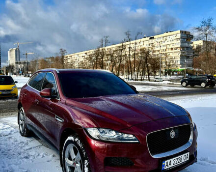 Красный Ягуар Ф-Пейс, объемом двигателя 2 л и пробегом 176 тыс. км за 21500 $, фото 1 на Automoto.ua