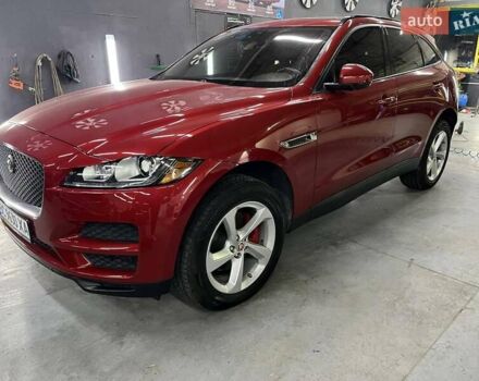 Красный Ягуар Ф-Пейс, объемом двигателя 2 л и пробегом 144 тыс. км за 19500 $, фото 1 на Automoto.ua