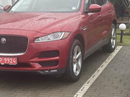 Красный Ягуар Ф-Пейс, объемом двигателя 2 л и пробегом 170 тыс. км за 20150 $, фото 1 на Automoto.ua