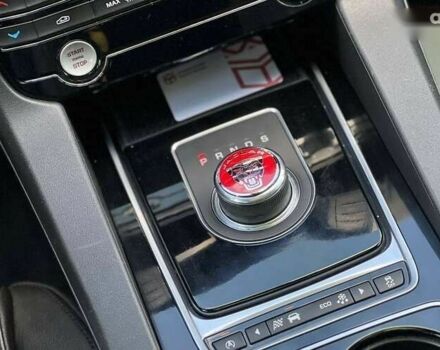 Ягуар Ф-Пейс, объемом двигателя 2 л и пробегом 97 тыс. км за 25500 $, фото 18 на Automoto.ua