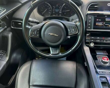 Ягуар Ф-Пейс, объемом двигателя 2 л и пробегом 97 тыс. км за 25500 $, фото 16 на Automoto.ua