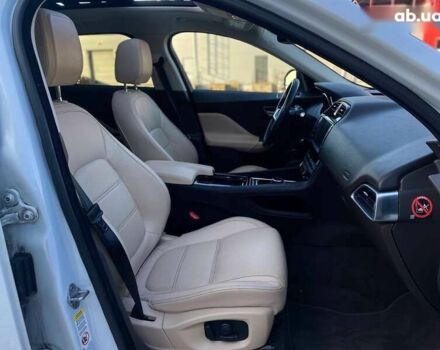 Ягуар Ф-Пейс, объемом двигателя 2 л и пробегом 49 тыс. км за 23490 $, фото 24 на Automoto.ua