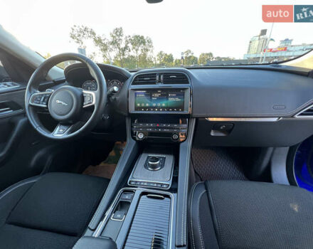 Ягуар Ф-Пейс, объемом двигателя 2 л и пробегом 69 тыс. км за 33800 $, фото 17 на Automoto.ua