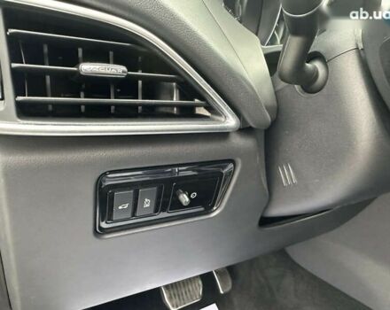Ягуар Ф-Пейс, объемом двигателя 2 л и пробегом 114 тыс. км за 20500 $, фото 9 на Automoto.ua