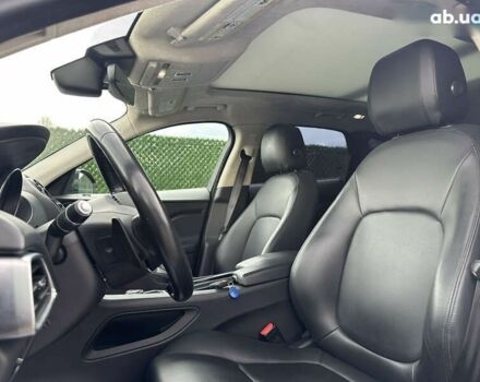 Ягуар Ф-Пейс, объемом двигателя 2 л и пробегом 114 тыс. км за 20500 $, фото 7 на Automoto.ua