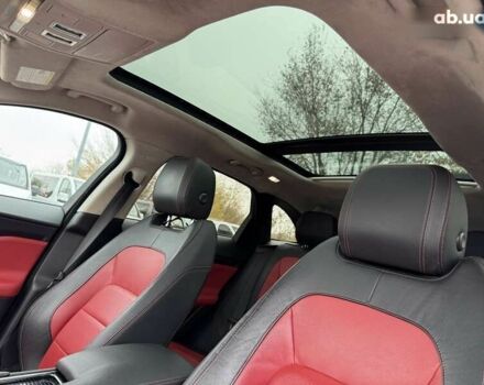 Ягуар Ф-Пейс, объемом двигателя 2 л и пробегом 92 тыс. км за 28500 $, фото 21 на Automoto.ua