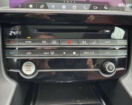 Ягуар Ф-Пейс, объемом двигателя 2 л и пробегом 92 тыс. км за 28500 $, фото 17 на Automoto.ua