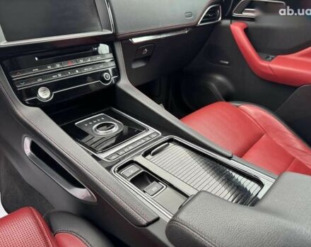 Ягуар Ф-Пейс, объемом двигателя 2 л и пробегом 92 тыс. км за 28500 $, фото 12 на Automoto.ua