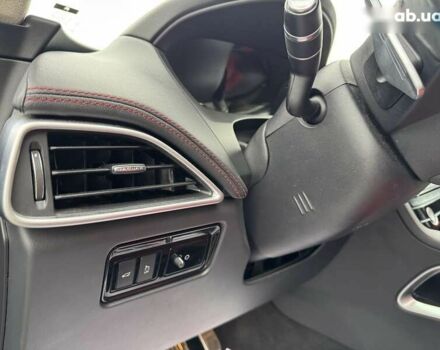 Ягуар Ф-Пейс, объемом двигателя 2 л и пробегом 92 тыс. км за 28500 $, фото 10 на Automoto.ua