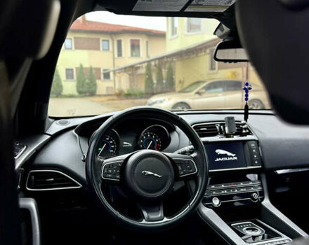 Серый Ягуар Ф-Пейс, объемом двигателя 3 л и пробегом 100 тыс. км за 23500 $, фото 26 на Automoto.ua