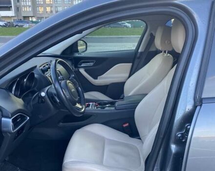 Серый Ягуар Ф-Пейс, объемом двигателя 3 л и пробегом 103 тыс. км за 28000 $, фото 8 на Automoto.ua