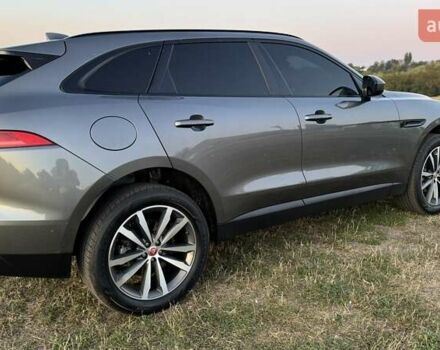 Серый Ягуар Ф-Пейс, объемом двигателя 2 л и пробегом 180 тыс. км за 18900 $, фото 17 на Automoto.ua