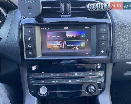 Серый Ягуар Ф-Пейс, объемом двигателя 3 л и пробегом 103 тыс. км за 28000 $, фото 14 на Automoto.ua