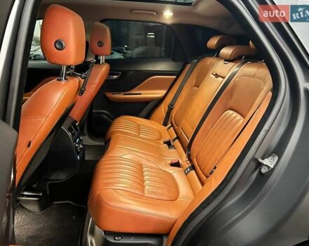 Серый Ягуар Ф-Пейс, объемом двигателя 2 л и пробегом 146 тыс. км за 22490 $, фото 9 на Automoto.ua