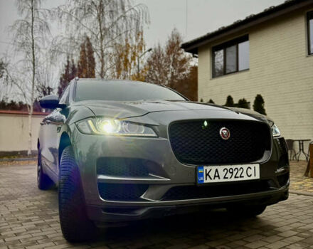 Серый Ягуар Ф-Пейс, объемом двигателя 3 л и пробегом 100 тыс. км за 23500 $, фото 2 на Automoto.ua