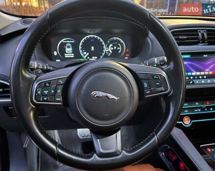 Серый Ягуар Ф-Пейс, объемом двигателя 2 л и пробегом 146 тыс. км за 22490 $, фото 18 на Automoto.ua