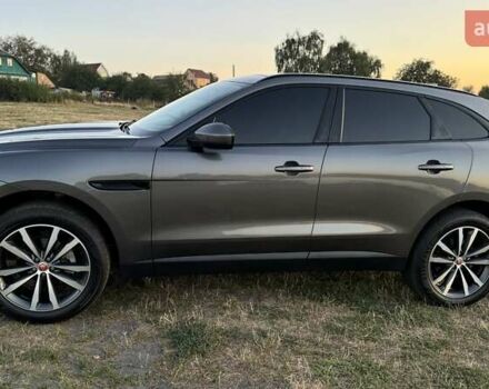 Серый Ягуар Ф-Пейс, объемом двигателя 2 л и пробегом 180 тыс. км за 18900 $, фото 3 на Automoto.ua
