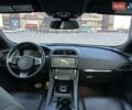 Серый Ягуар Ф-Пейс, объемом двигателя 3 л и пробегом 103 тыс. км за 21900 $, фото 8 на Automoto.ua