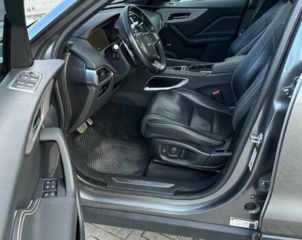 Серый Ягуар Ф-Пейс, объемом двигателя 3 л и пробегом 103 тыс. км за 21900 $, фото 13 на Automoto.ua