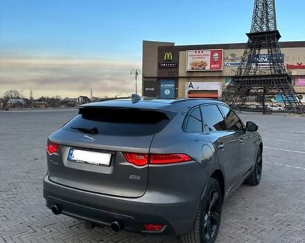 Серый Ягуар Ф-Пейс, объемом двигателя 3 л и пробегом 103 тыс. км за 21900 $, фото 4 на Automoto.ua