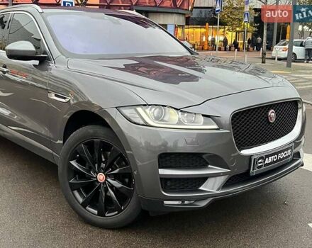 Серый Ягуар Ф-Пейс, объемом двигателя 2 л и пробегом 146 тыс. км за 22490 $, фото 3 на Automoto.ua