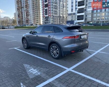 Серый Ягуар Ф-Пейс, объемом двигателя 3 л и пробегом 103 тыс. км за 28000 $, фото 3 на Automoto.ua